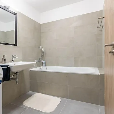 شقة Flat 3 Sunny Haven Moderny 2i, Parking, Wifi *