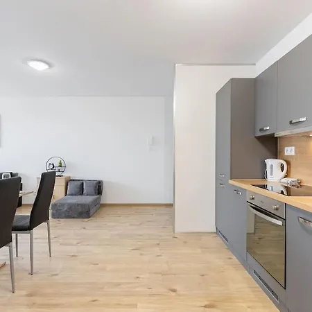 Flat 3 Sunny Haven Moderny 2i, Parking, Wifi Apartment Raca