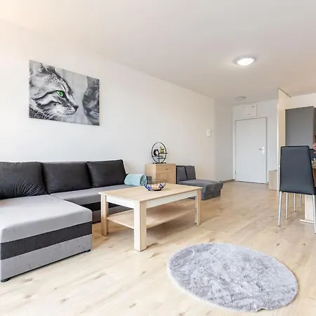 Daire Flat 3 Sunny Haven Moderny 2i, Parking, Wifi