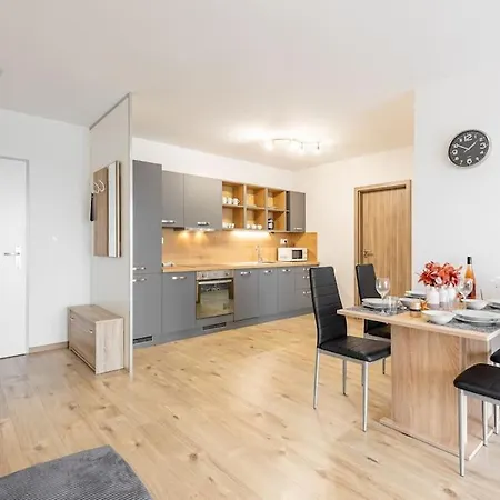 Apartment Flat 3 Sunny Haven Moderny 2i, Parking, Wifi