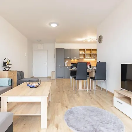 Apartment Flat 3 Sunny Haven Moderny 2i, Parking, Wifi *