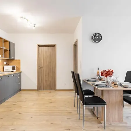 Flat 3 Sunny Haven Moderny 2i, Parking, Wifi Apartment Raca