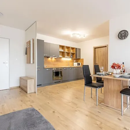 Apartment Flat 3 Sunny Haven Moderny 2i, Parking, Wifi Raca
