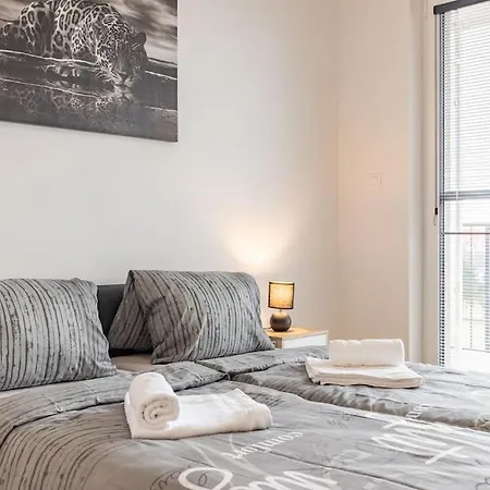 Daire Flat 3 Sunny Haven Moderny 2i, Parking, Wifi