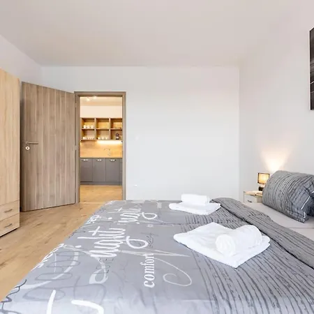 Flat 3 Sunny Haven Moderny 2i, Parking, Wifi براتسيلافا