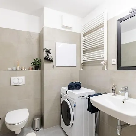 Flat 3 Sunny Haven Moderny 2i, Parking, Wifi Apartment
