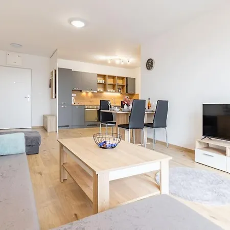 Apartment Flat 3 Sunny Haven Moderny 2i, Parking, Wifi Raca