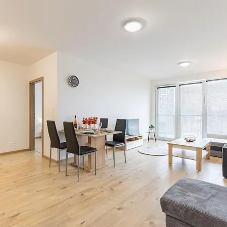 Flat 3 Sunny Haven Moderny 2i, Parking, Wifi *